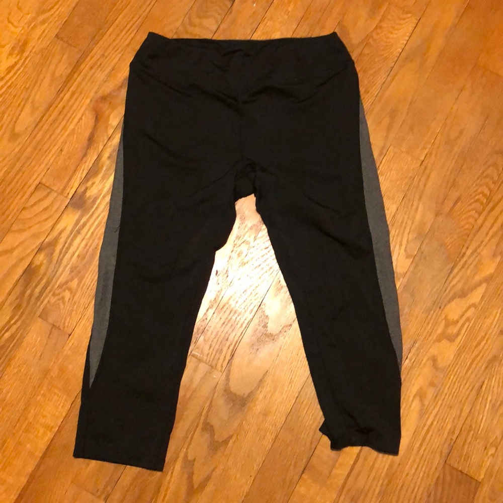 Black cropped leggings